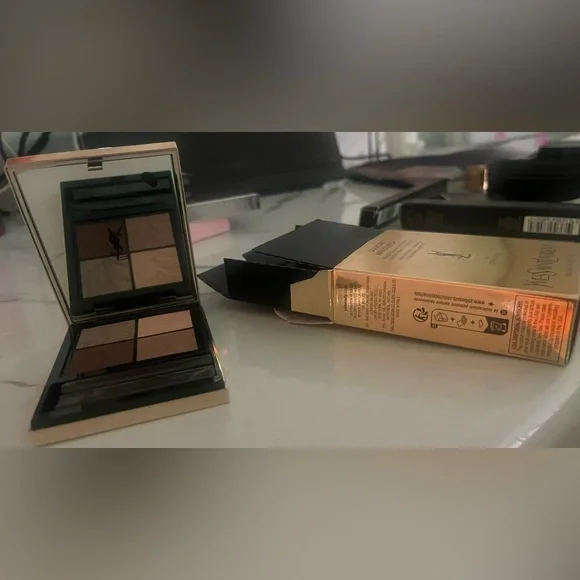 Yves Saint Laurent
Couture Mini Clutch Eyeshadow Palette. Color:100 Stora Dolls - Picture 4 of 4